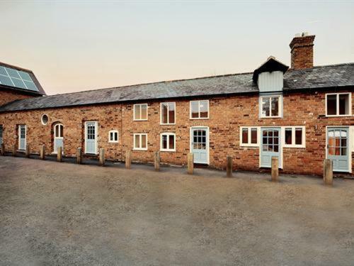 Motel The Coaching Barns Wem Esterno foto
